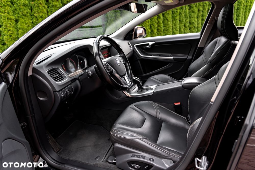 Volvo V60 D6 AWD Plug-in Hybrid Summum - 17
