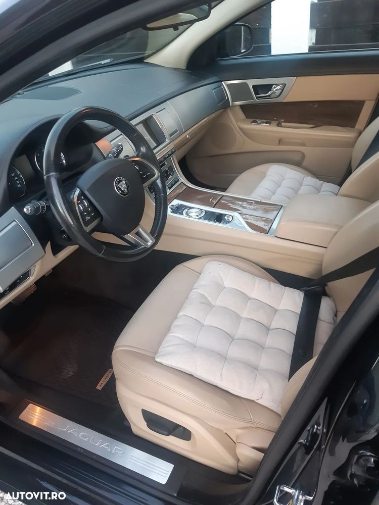 Jaguar XF 2.2D Luxury - 3