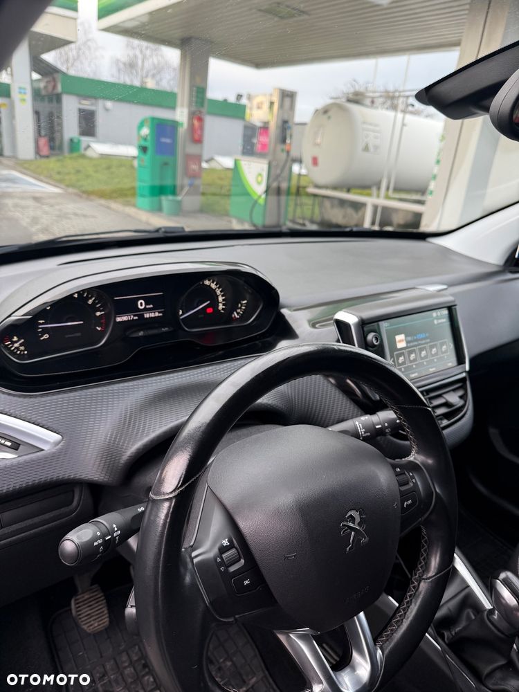 Peugeot 208 1.2 PureTech Allure - 17