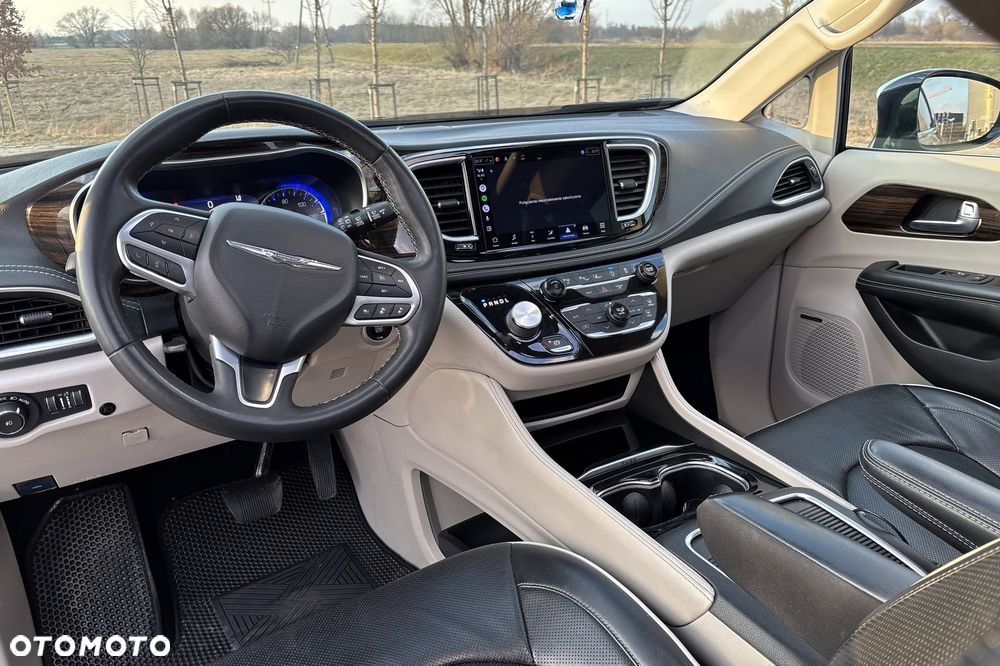 Chrysler Pacifica - 18