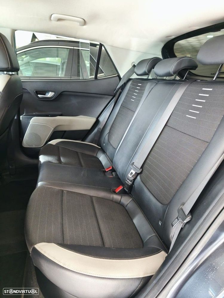 Kia Stonic 1.0 T-GDI Tech 7DCT - 17