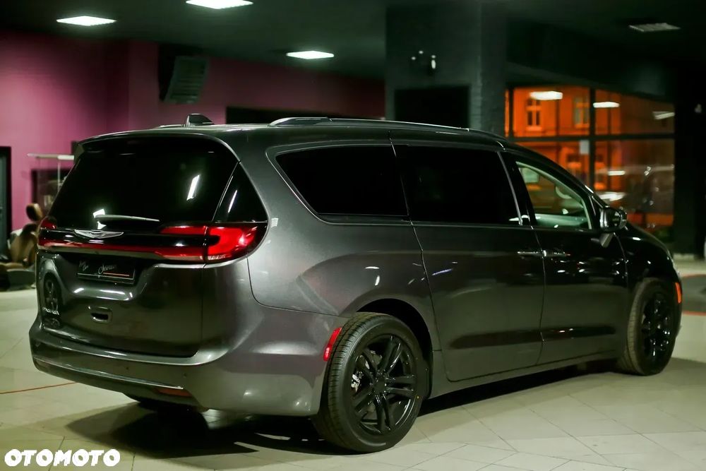 Chrysler Pacifica - 4