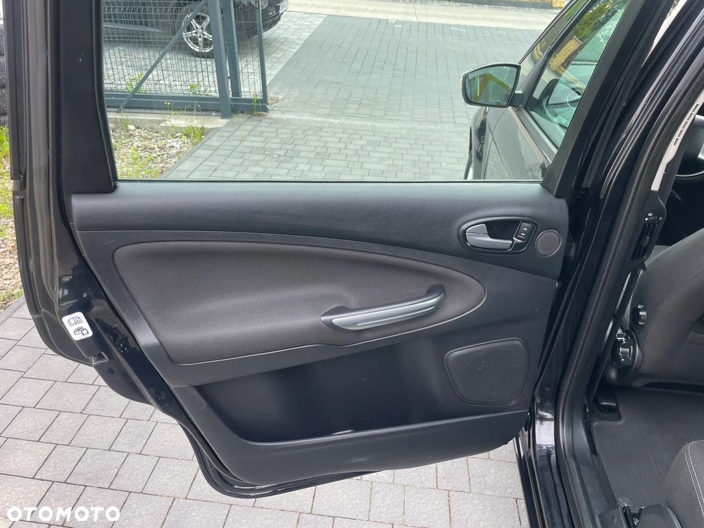 Ford Galaxy 2.0 Business Edition - 19