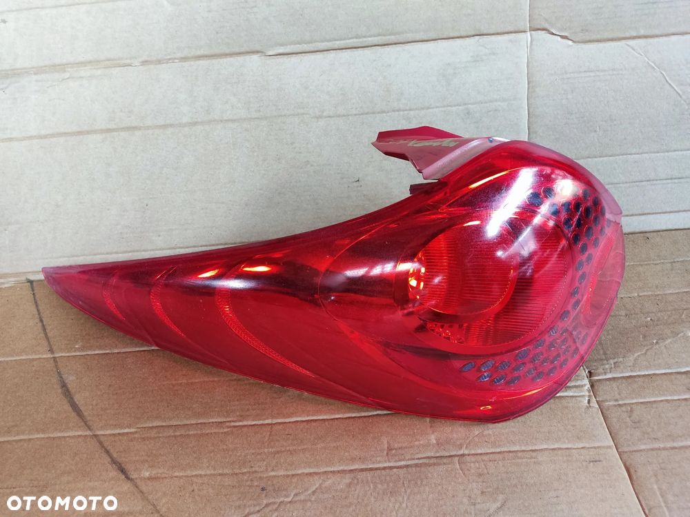 LAMPA LEWA TYLNA PEUGEOT 207 KOMBI EUROPA
