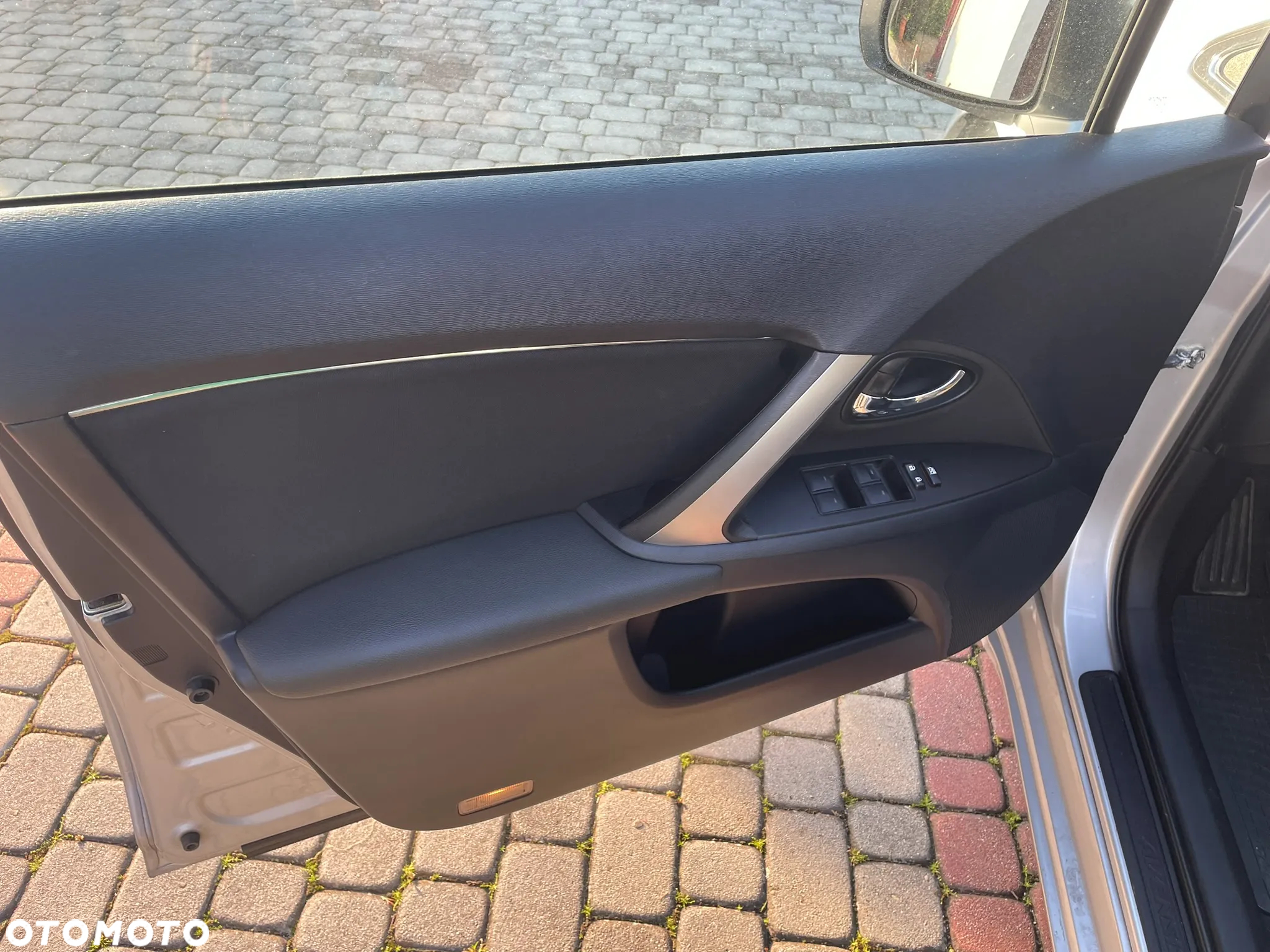 Toyota Avensis 1.8 Premium - 11