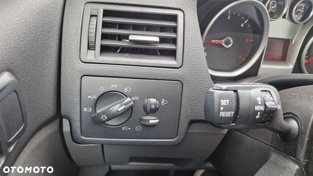 Ford Kuga 2.0 TDCi 2x4 Champions Edition - 15
