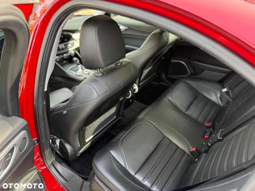 Alfa Romeo Giulia 2.0 Turbo 16V AT8-Q4 Ti - 12