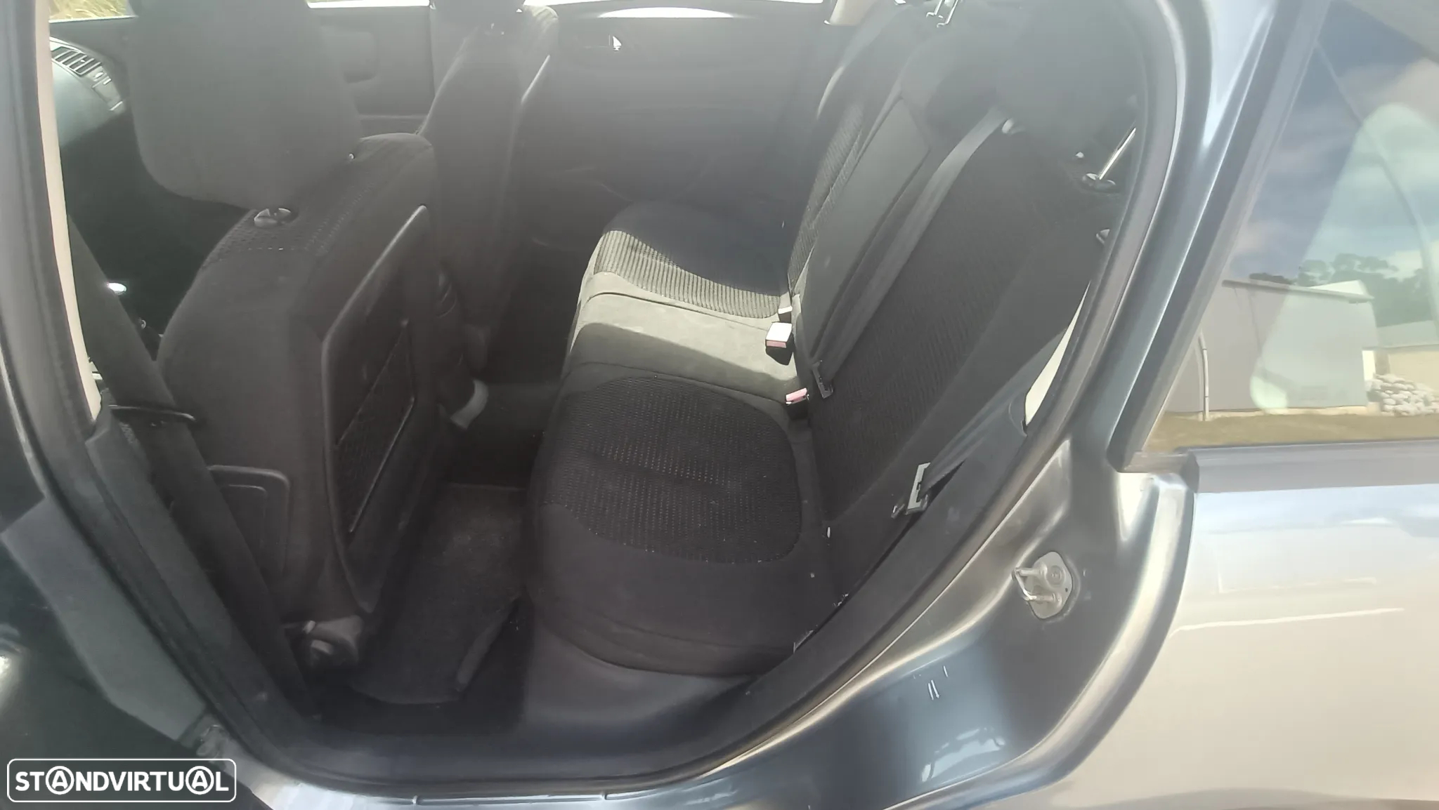 Citroën C4 1.6 HDi 110 Exclusive - 10