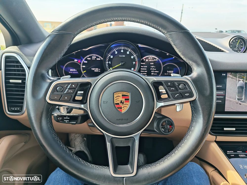 Porsche Cayenne Coupé E-Hybrid - 9
