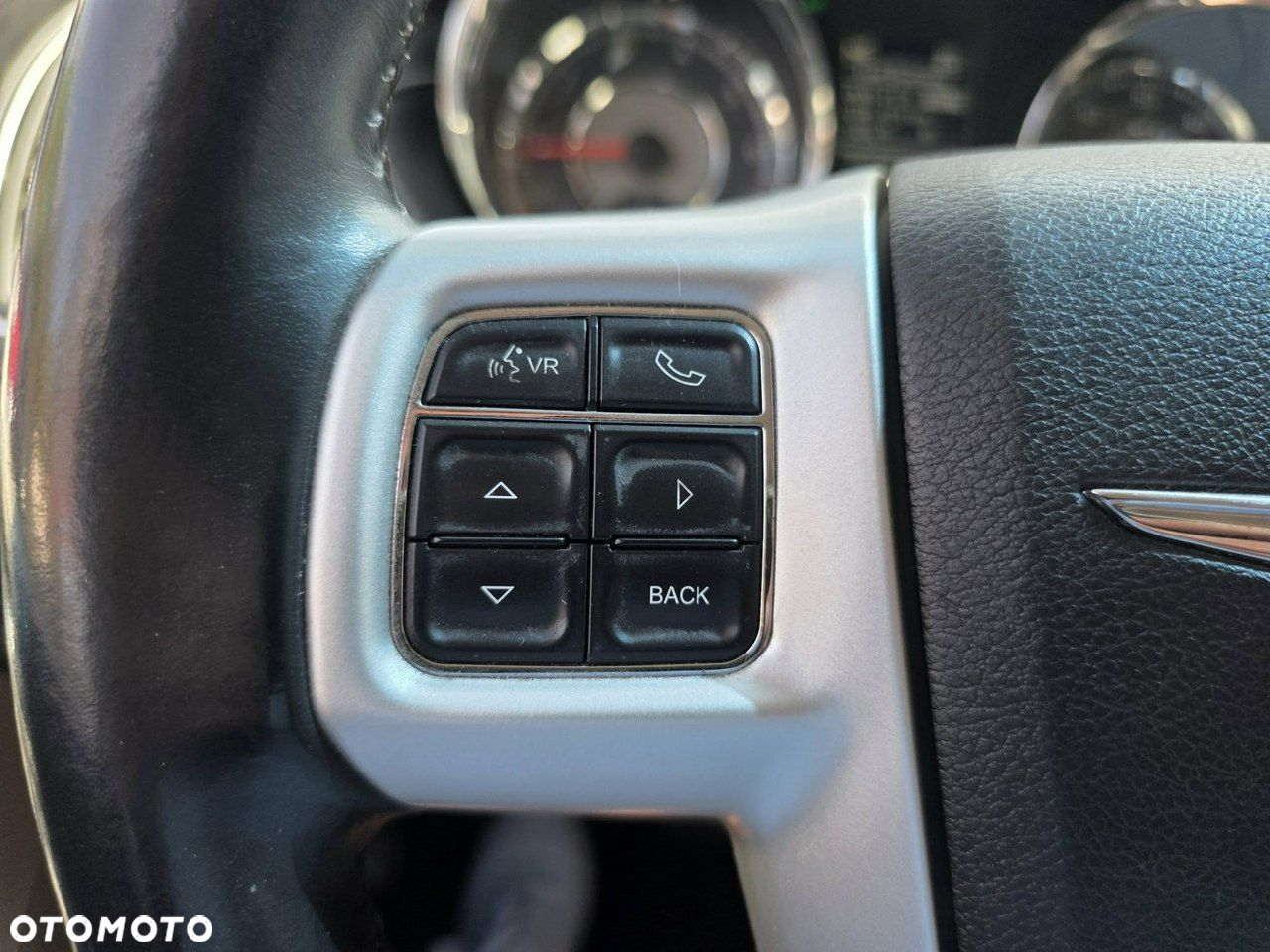 Chrysler Town & Country - 11