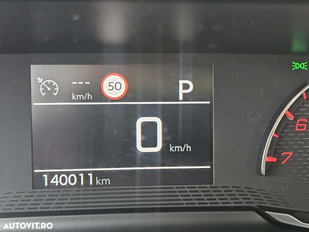 Peugeot 2008 1.2 L PureTech STT EAT8 Allure - 14