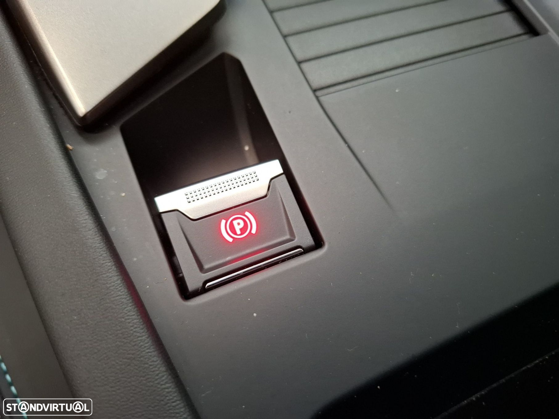 Peugeot 408 1.6 Hybrid Allure e-EAT8 - 18