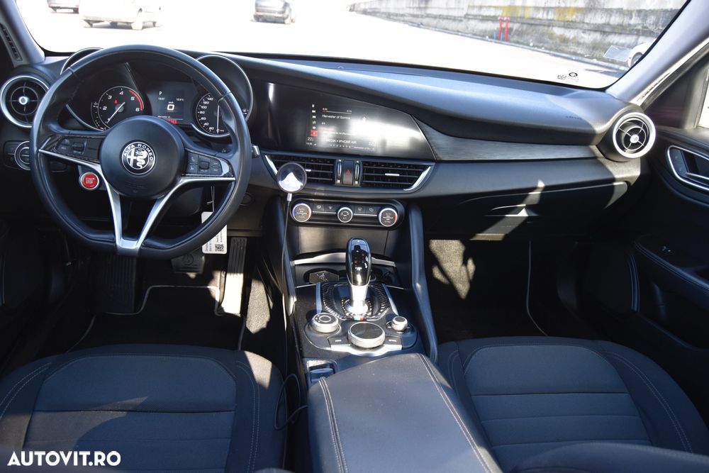 Alfa Romeo Giulia 2.2 JTDM Aut. - 9