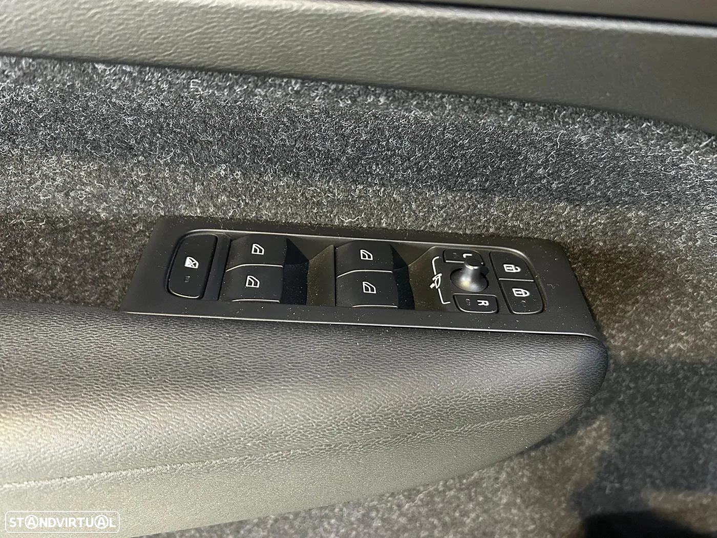 Volvo XC 40 2.0 D3 Momentum Plus Geartronic - 19