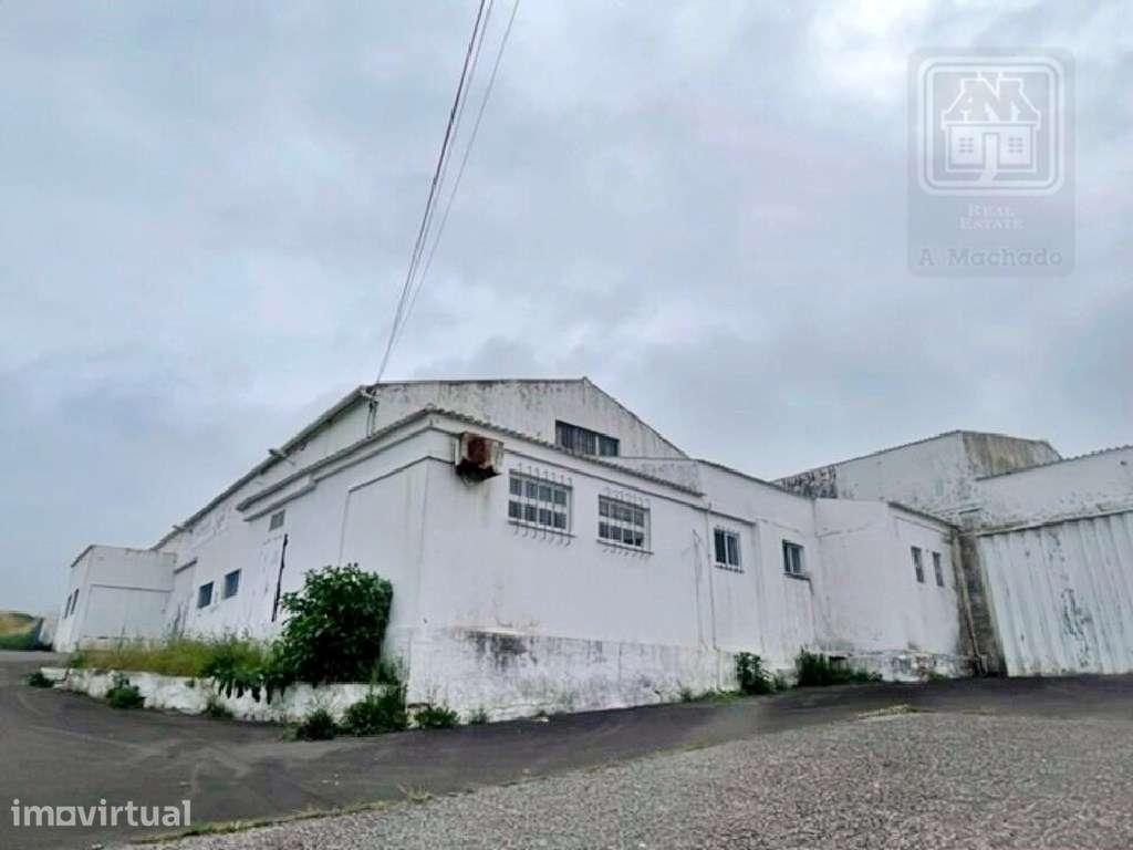 VENDA de PRÉDIO com 2 EDIFÍCIOS e 1 ARMAZÉM - Praia da Vitória, Ilh... - Grande imagem: 2/24