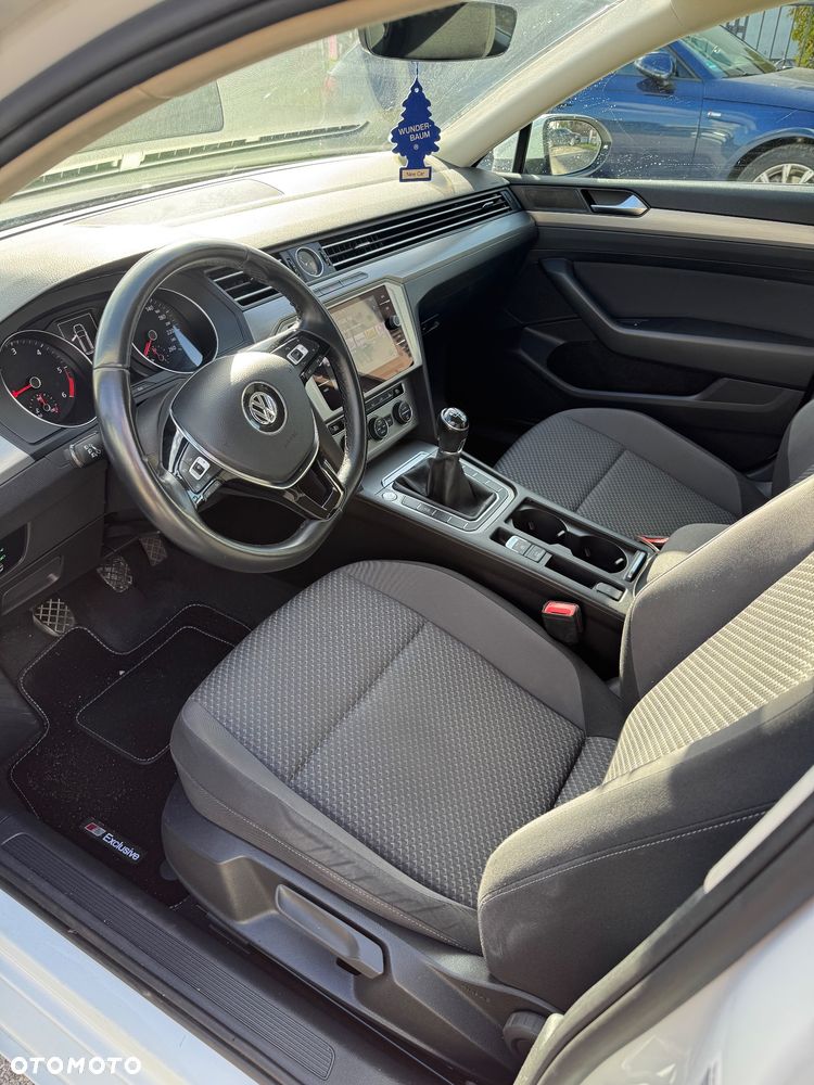 Volkswagen Passat - 13