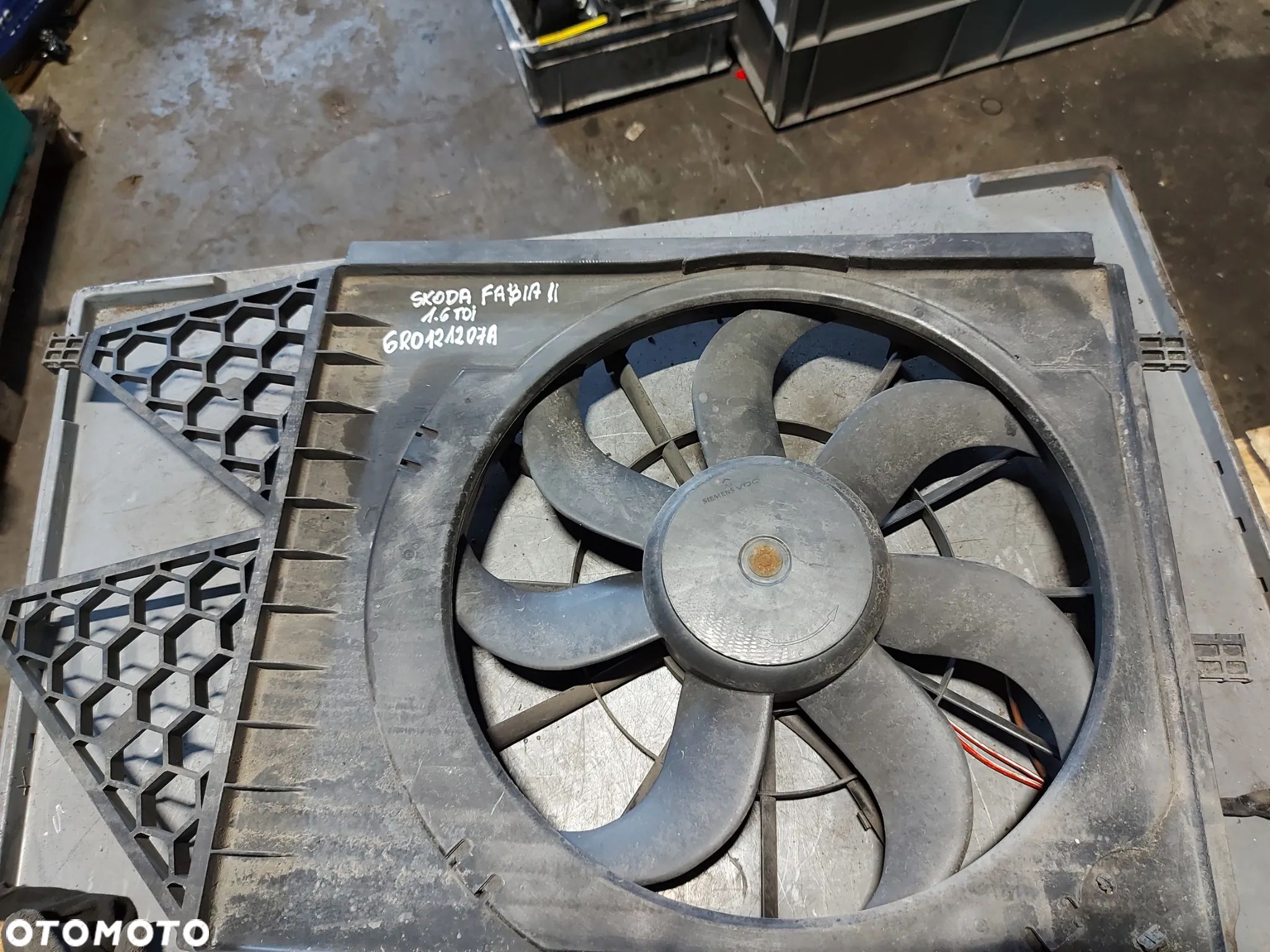 WENTYLATOR CHŁODNICY SKODA FABIA II 1.6 TDI 6R0121207A - 1