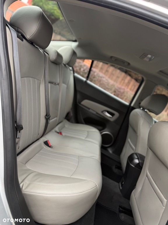 Chevrolet Cruze 1.8 LTZ+ - 32