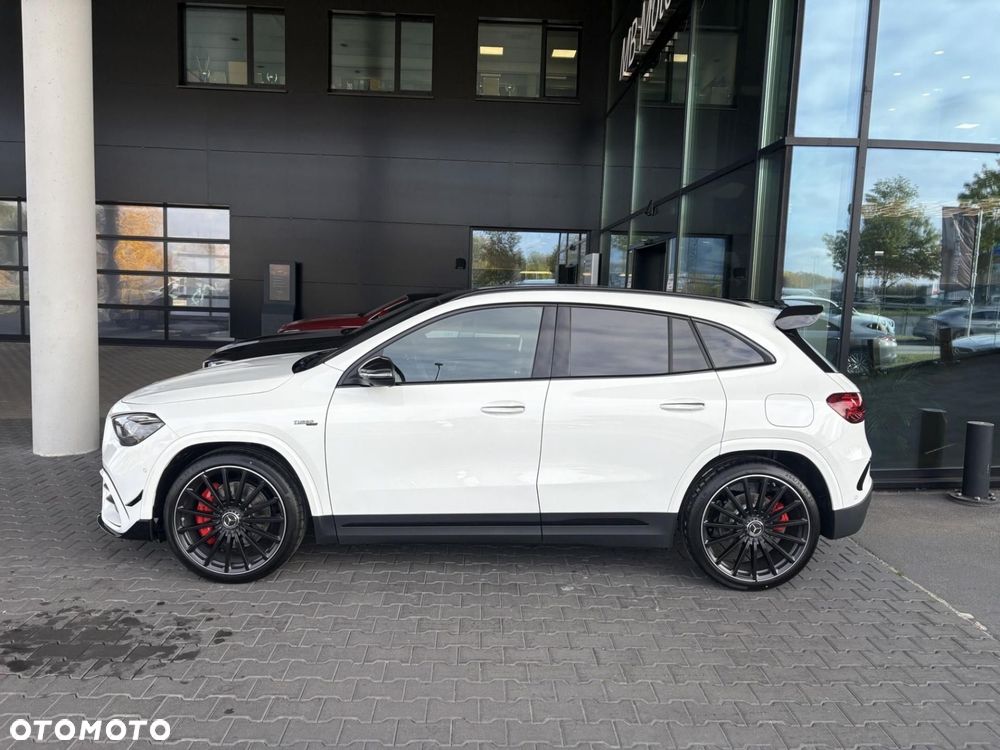 Mercedes-Benz GLA - 4