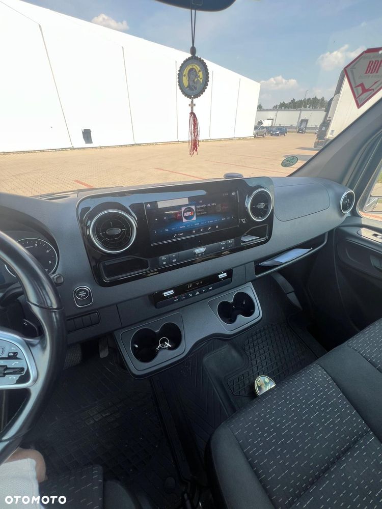 Mercedes-Benz Sprinter - 9