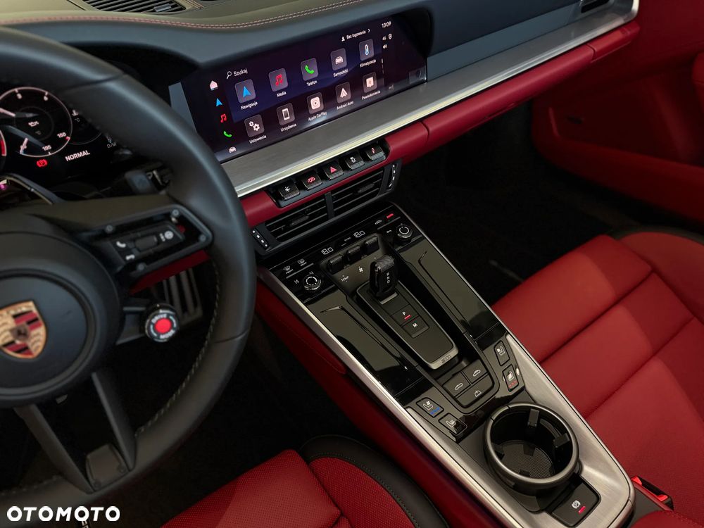 Porsche 911 Carrera 4S - 33