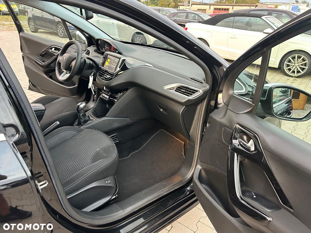 Peugeot 208 1.2 VTi Allure - 29
