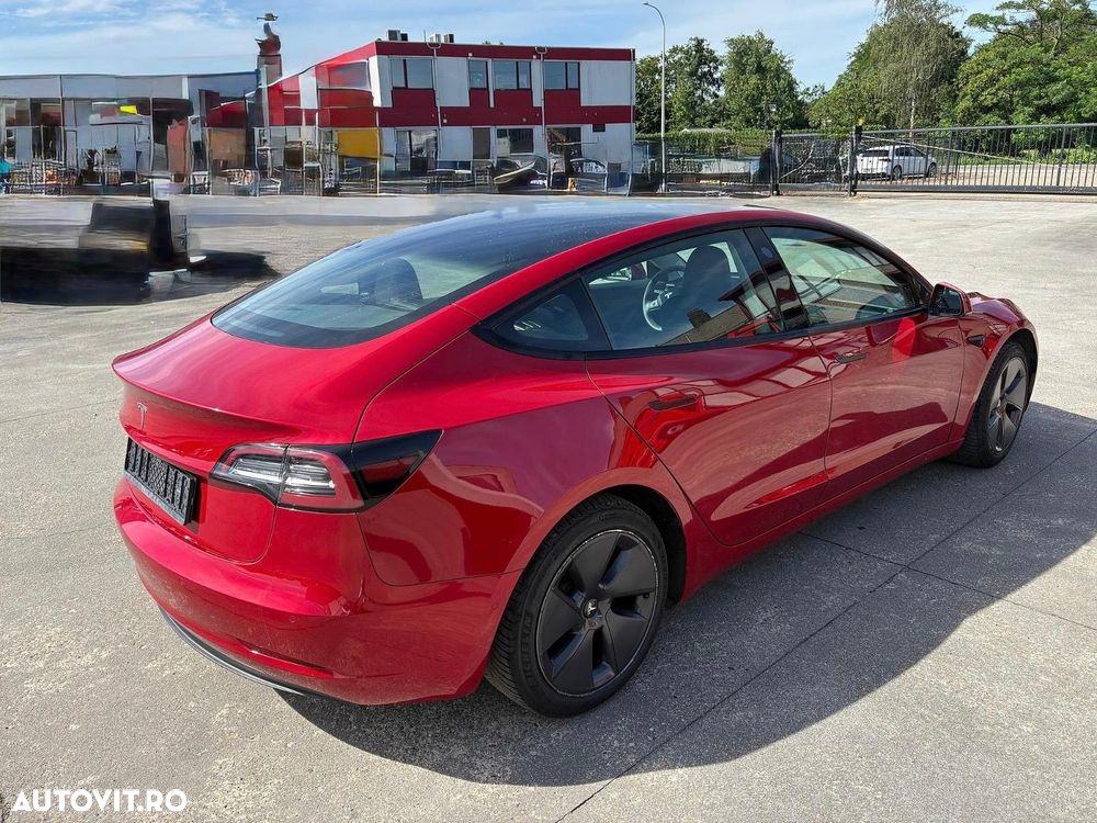 Tesla Model 3 - 3
