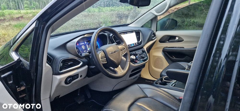 Chrysler Pacifica - 10