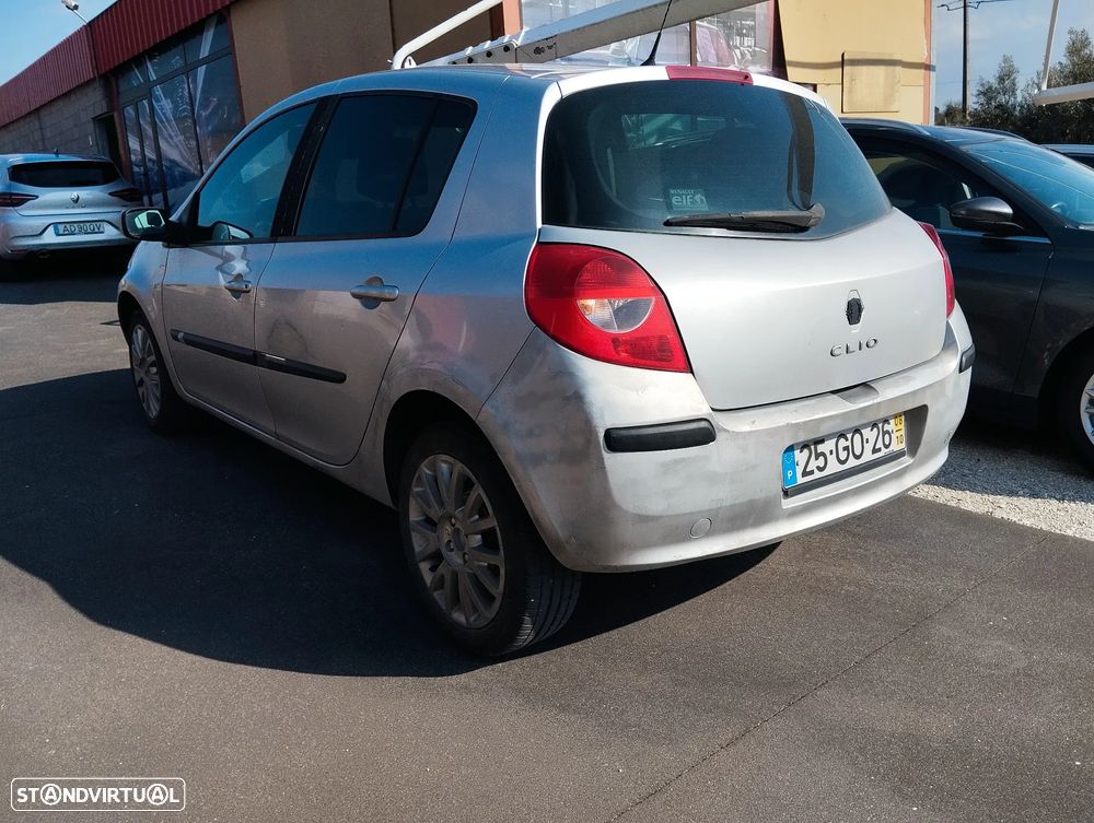 Renault Clio 1.5 dCi Dynamique S - 4