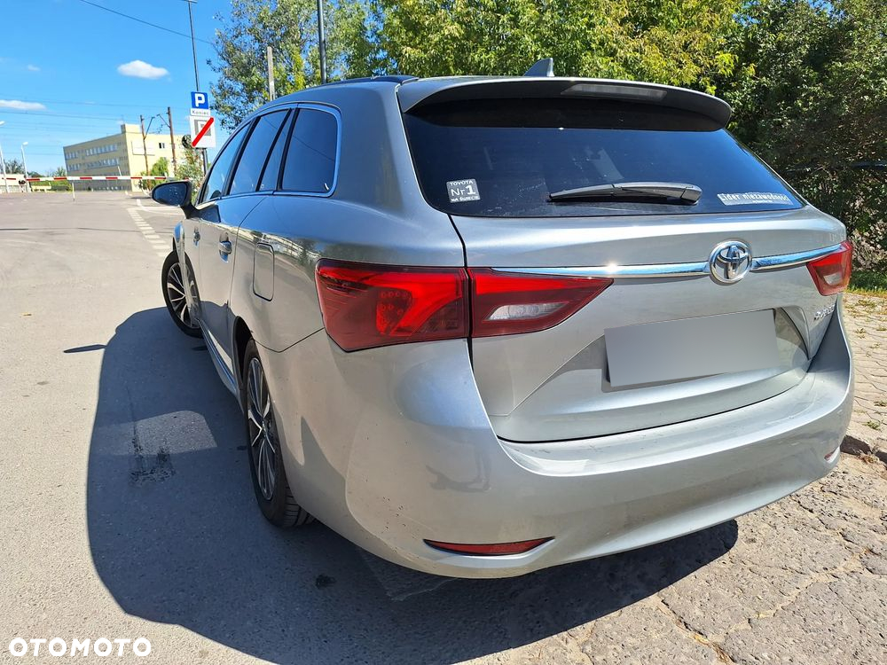 Toyota Avensis 1.8 Premium MS - 18