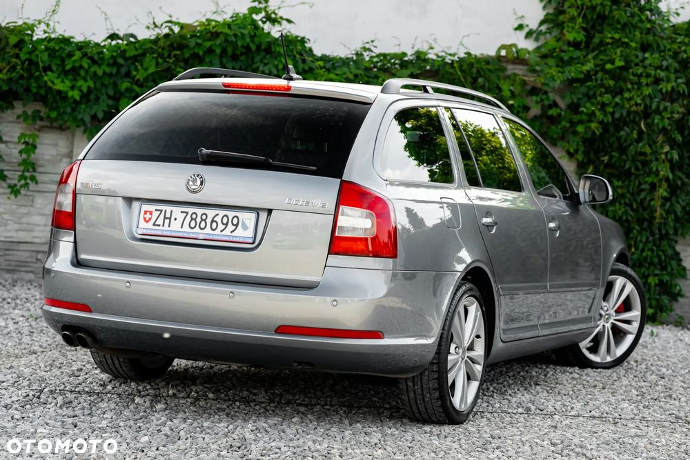 Skoda Octavia 2.0 TSI DSG RS - 14