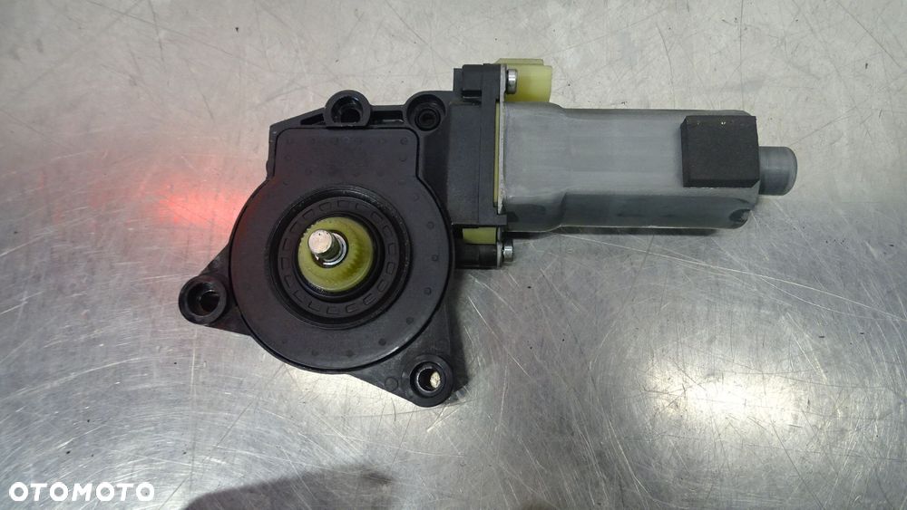 SILNICZEK SZYB PRAWY PRZÓD KIA CARENS III 2.0 - 2