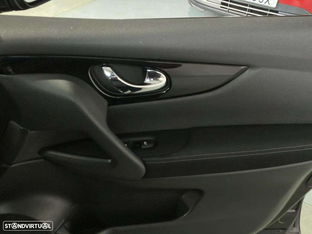 Nissan Qashqai 1.5 dCi N-Connecta J18 - 22