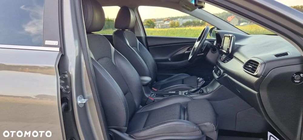 Hyundai i30 1.6 D Premiere Luxury DCT - 22
