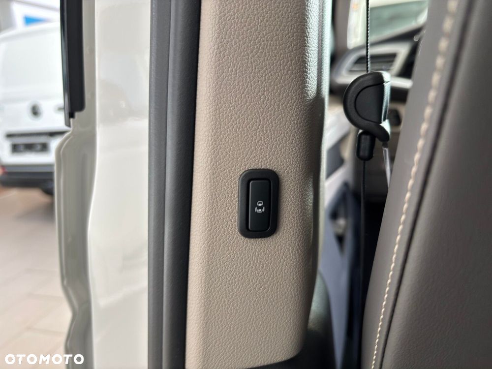 Volkswagen multivan EDITION L2 2.0 TDI 150 KM 7-DSG 8m - 16