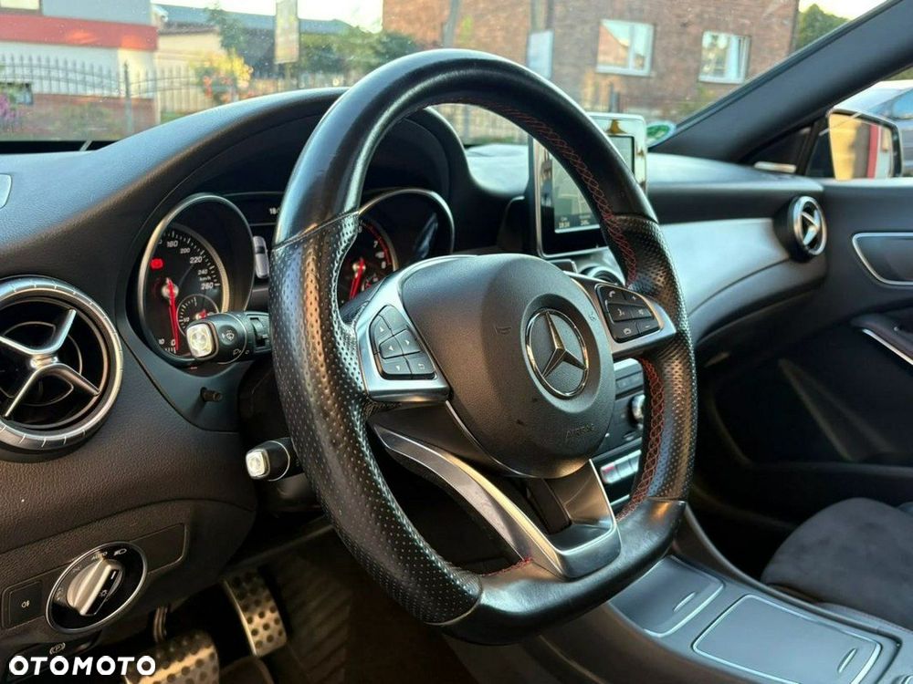 Mercedes-Benz CLA 200 7G-DCT AMG Line - 23
