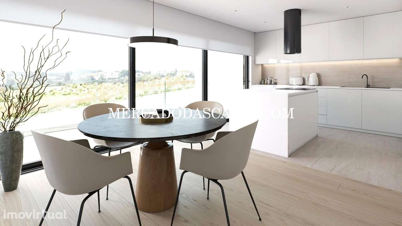 Moradia em Banda T3, boas acessibilidades - Grande imagem: 2/15