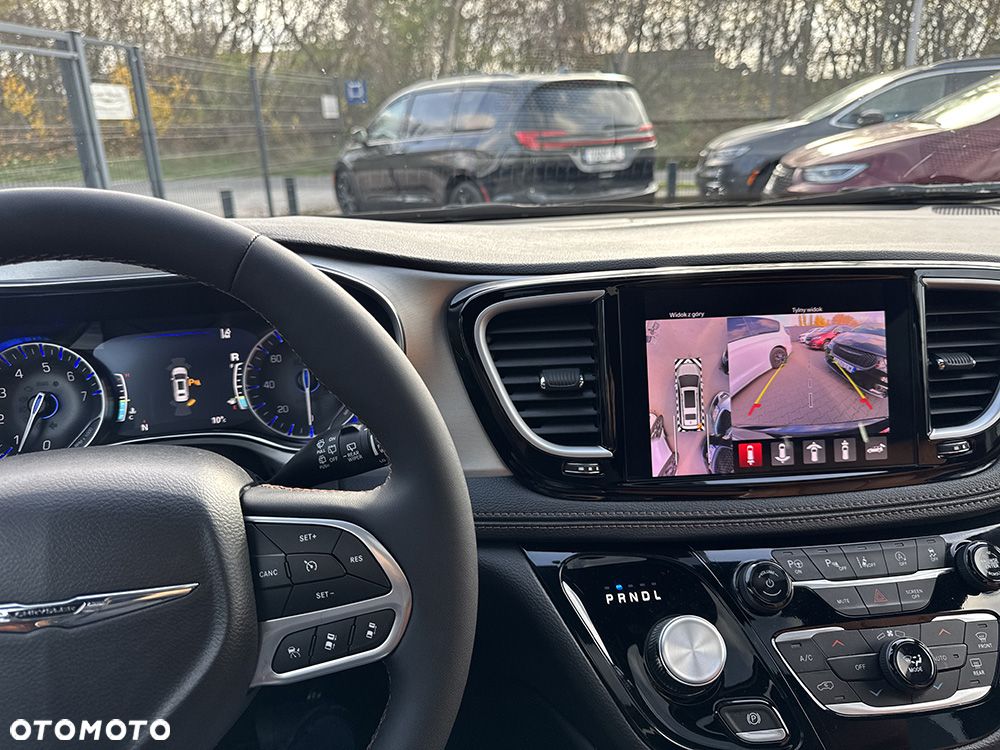 Chrysler Pacifica - 26