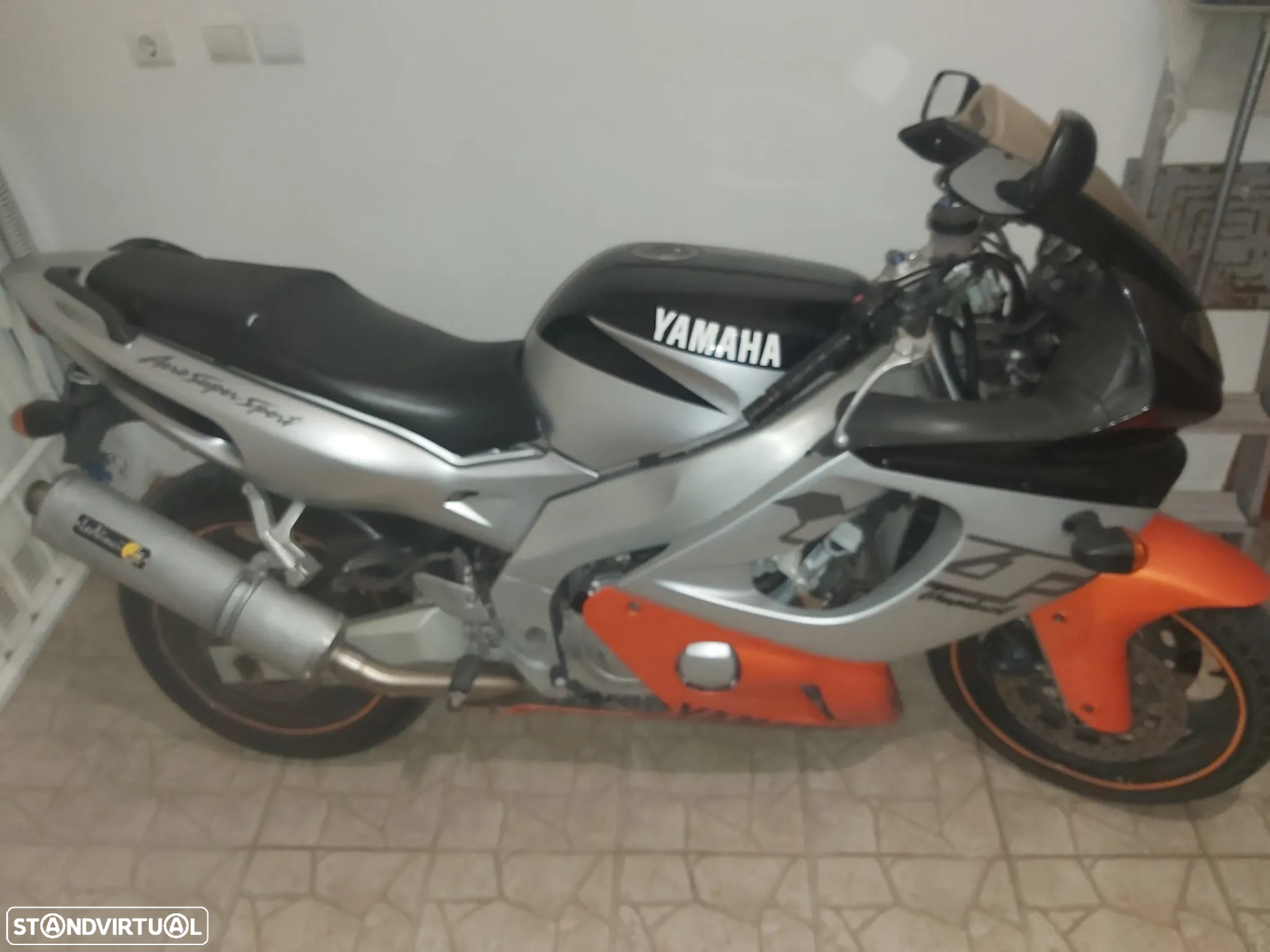 Yamaha YZF - 8