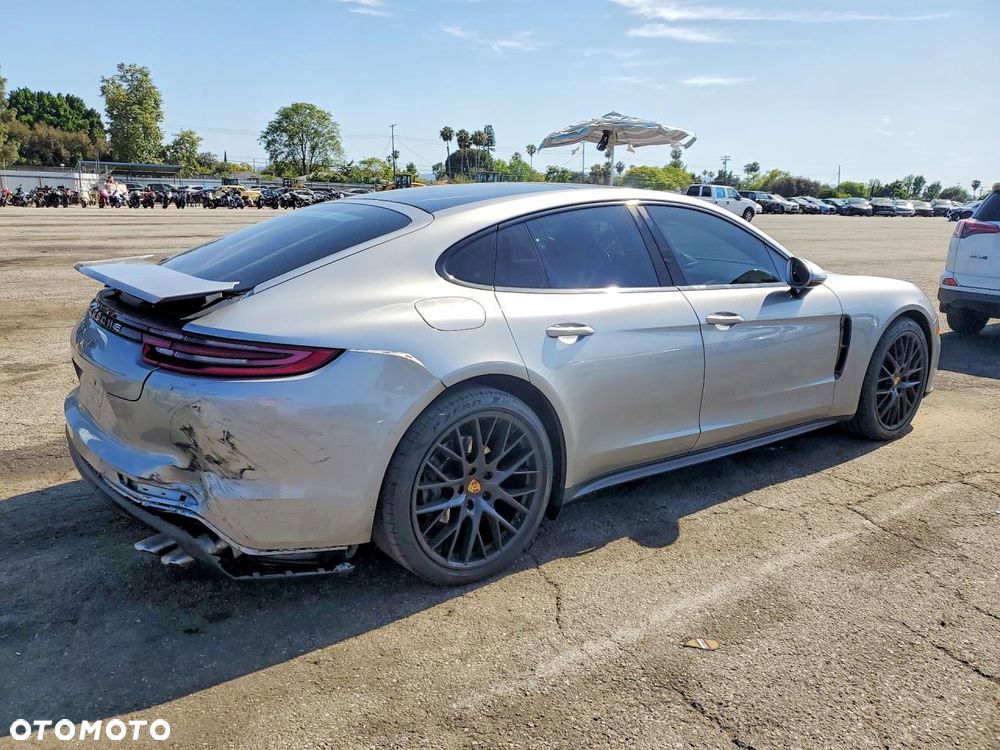 Porsche Panamera 4S - 3