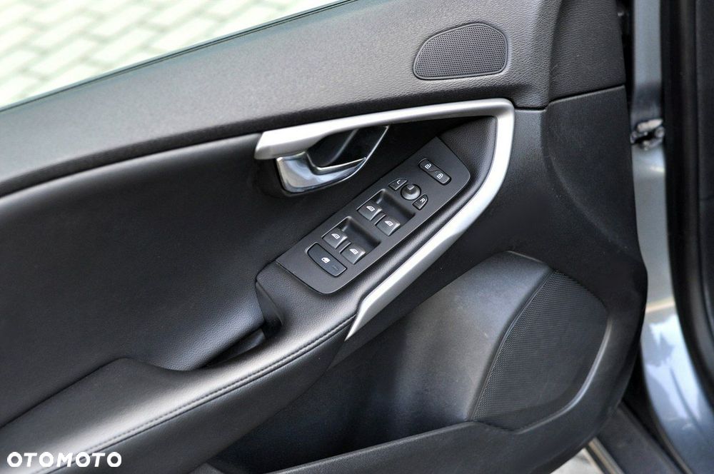 Volvo V40 D2 Momentum - 11