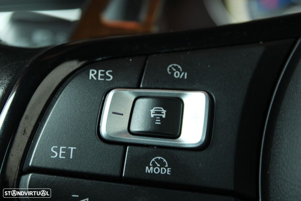 VW Golf R 2.0 TSI OPF 4Motion DSG - 33