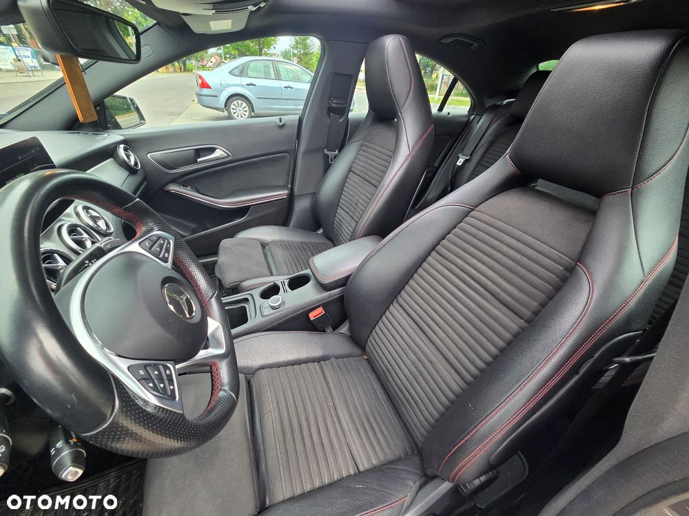 Mercedes-Benz CLA 250 4-Matic AMG Line - 11