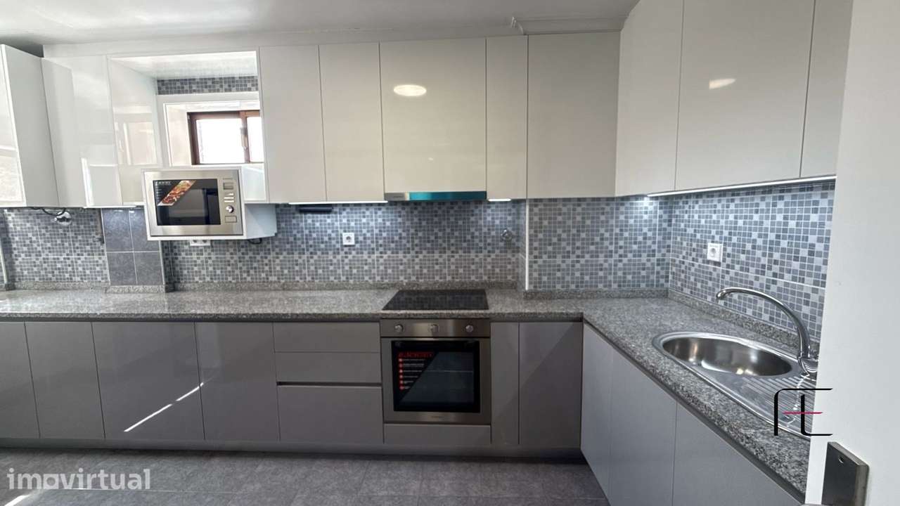 APARTAMENTO T2 REMODELADO EM RIO TINTO - Porto - Grande imagem: 2/17