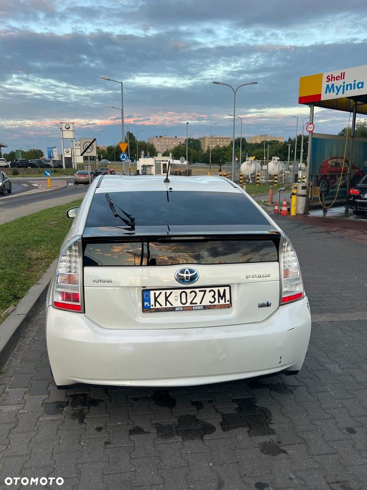 Toyota Prius - 4