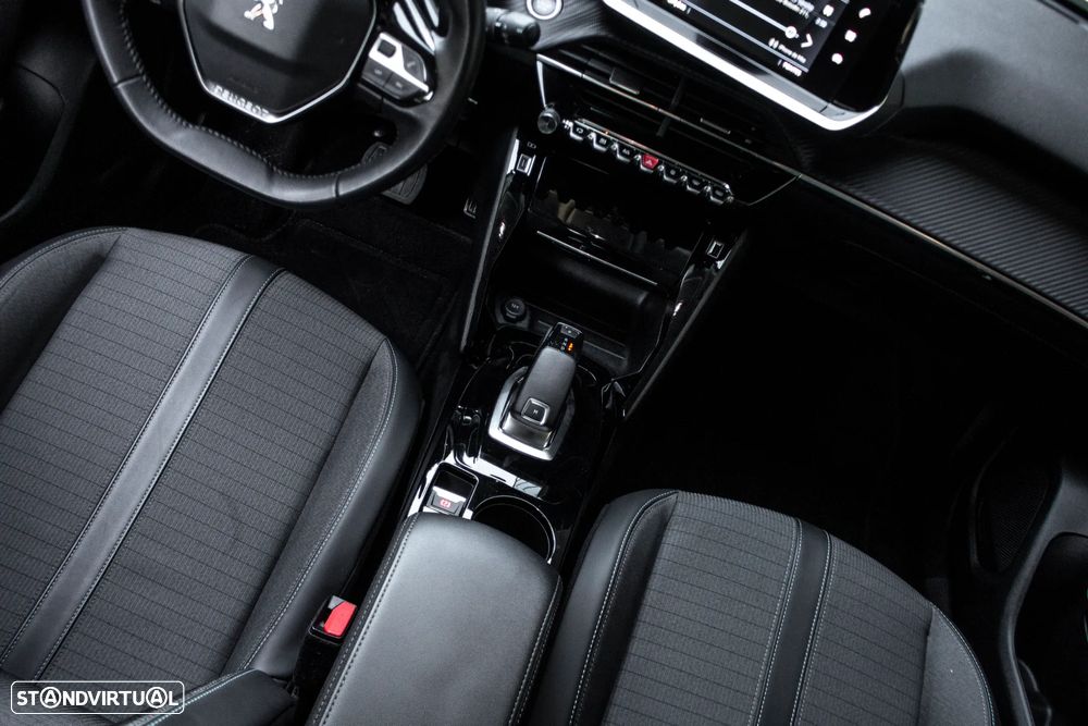 Peugeot 2008 1.2 PureTech Allure EAT8 - 32