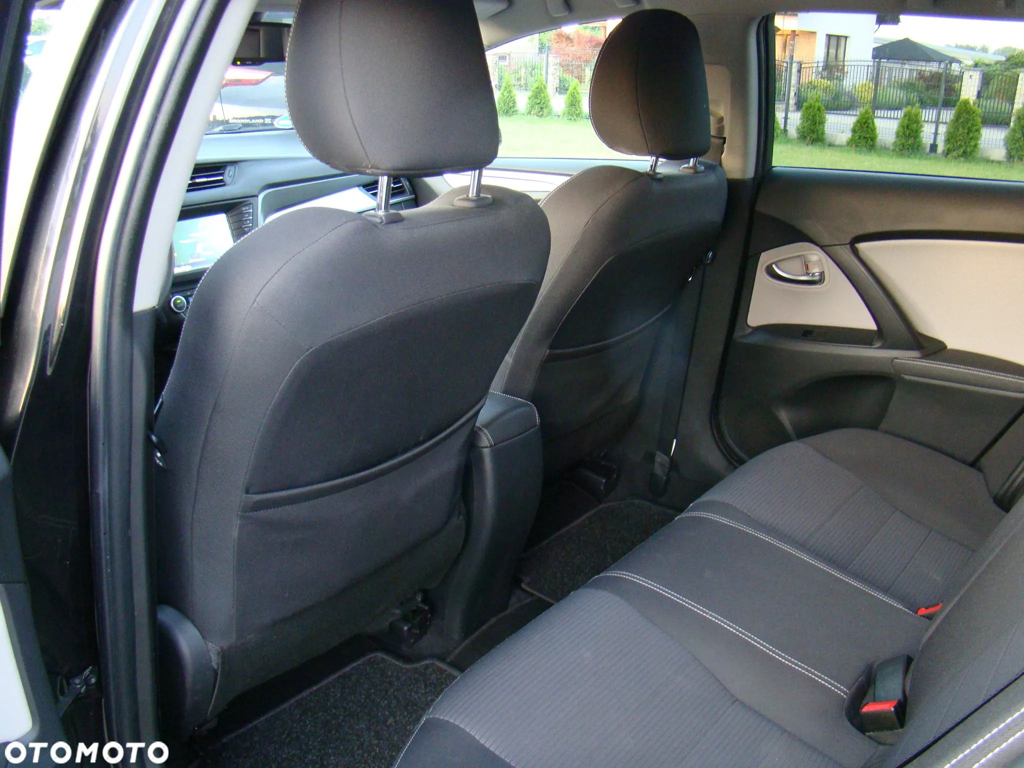 Toyota Avensis 2.0 D-4D Premium - 32