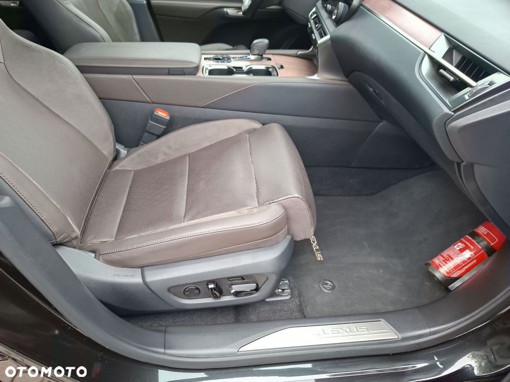 Lexus RX 450h+ Omotenashi - 19