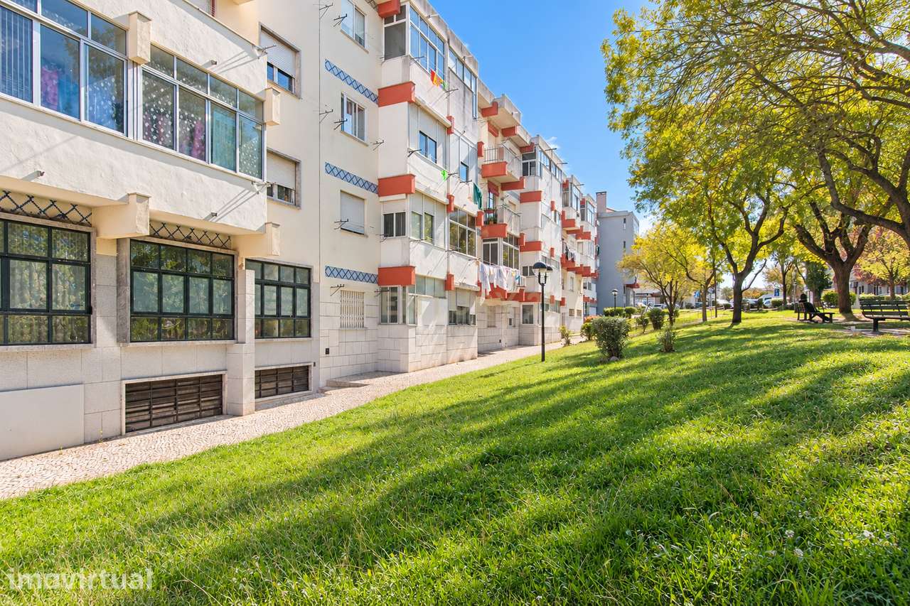 Apartamento T3 com Duas Frentes e Duplo Acesso | Amadora - Grande imagem: 2/21