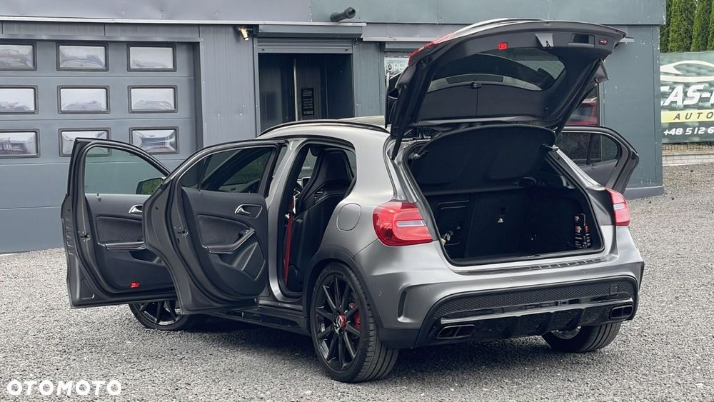 Mercedes-Benz GLA - 14